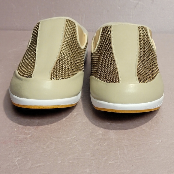 Propet Womens 10 Tan with Gold Mesh Slip Ons - Picture 5 of 7